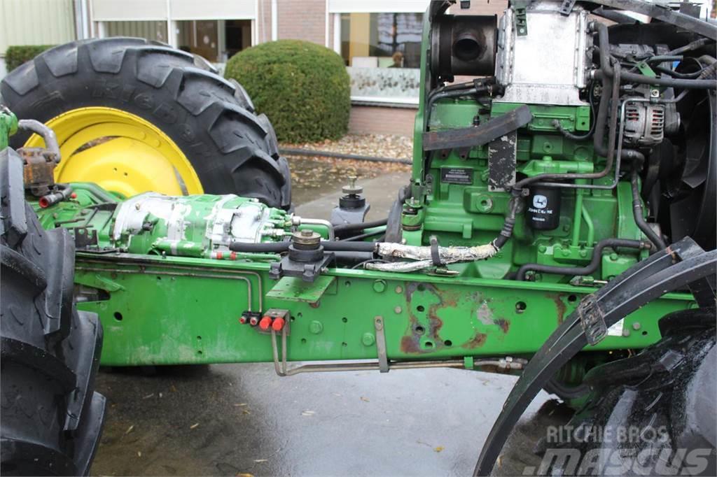 John Deere 6000- 30 4 cyl. Traktorit