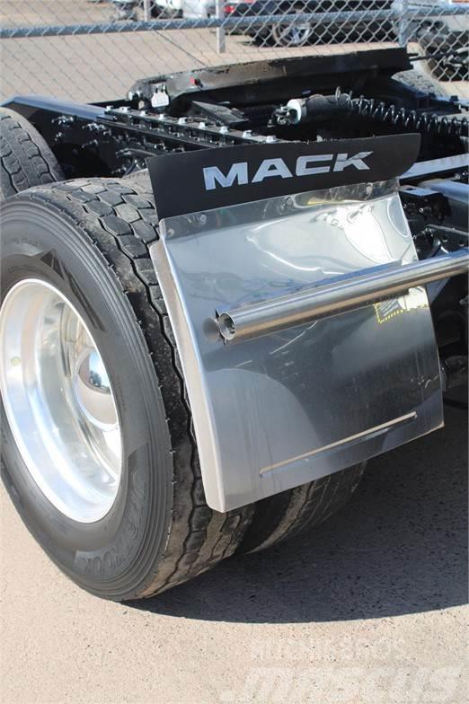 Mack ANTHEM 64T Vetopöytäautot