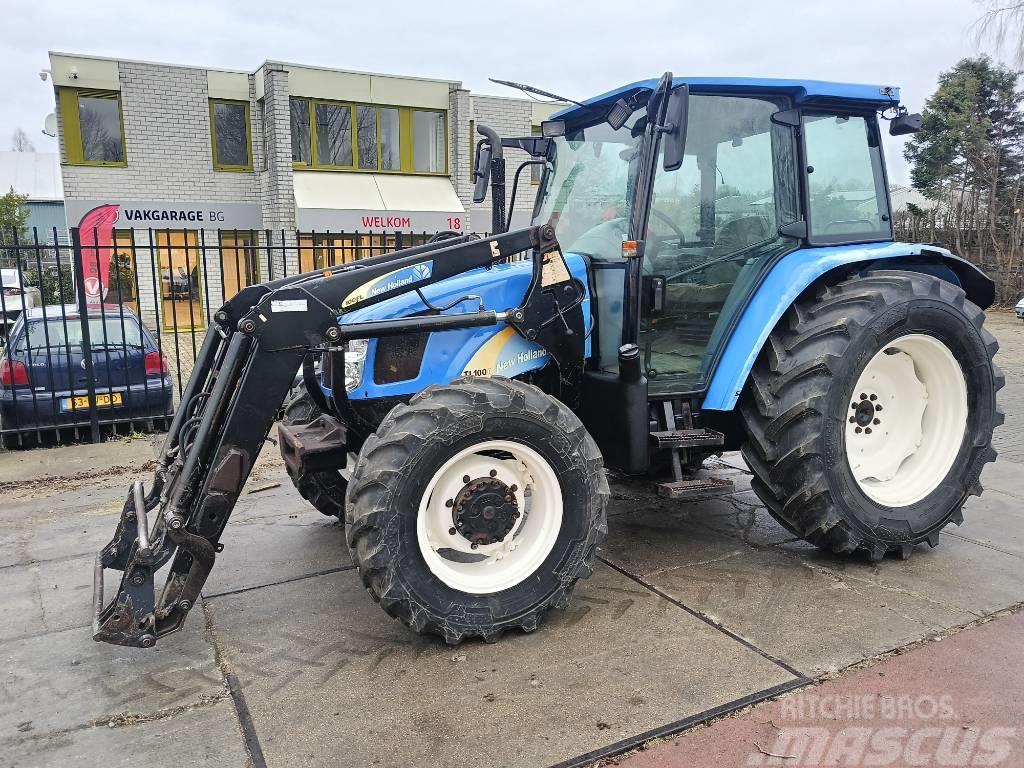 New Holland TL 100 A trekker tractor met front lader boom voor Traktorit