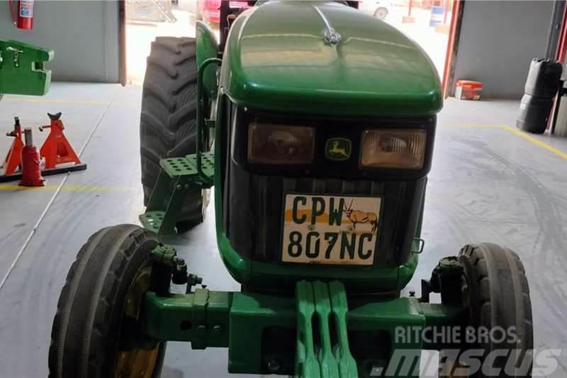 John Deere 5055E MOD Traktorit