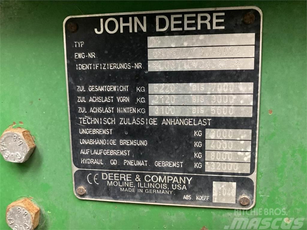 John Deere 6110 SE Traktorit