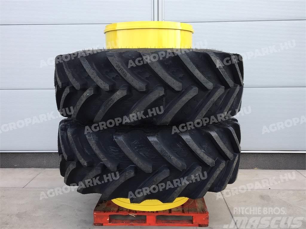  Twin wheel set with BKT 650/85R38 tires Paripyörät