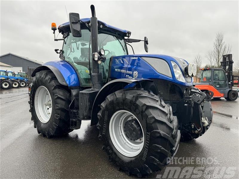 New Holland T7.270 Blue power Traktorit