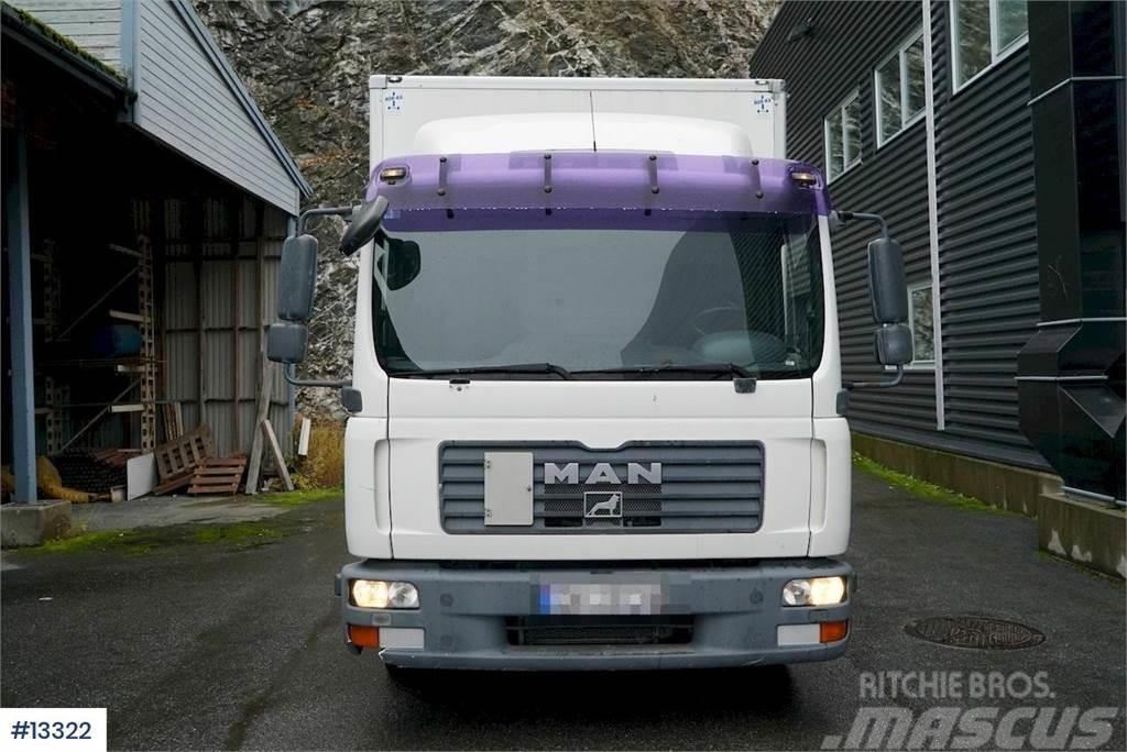 MAN TGL 8.210 Box truck w/ Zepro Lift Umpikorikuorma-autot