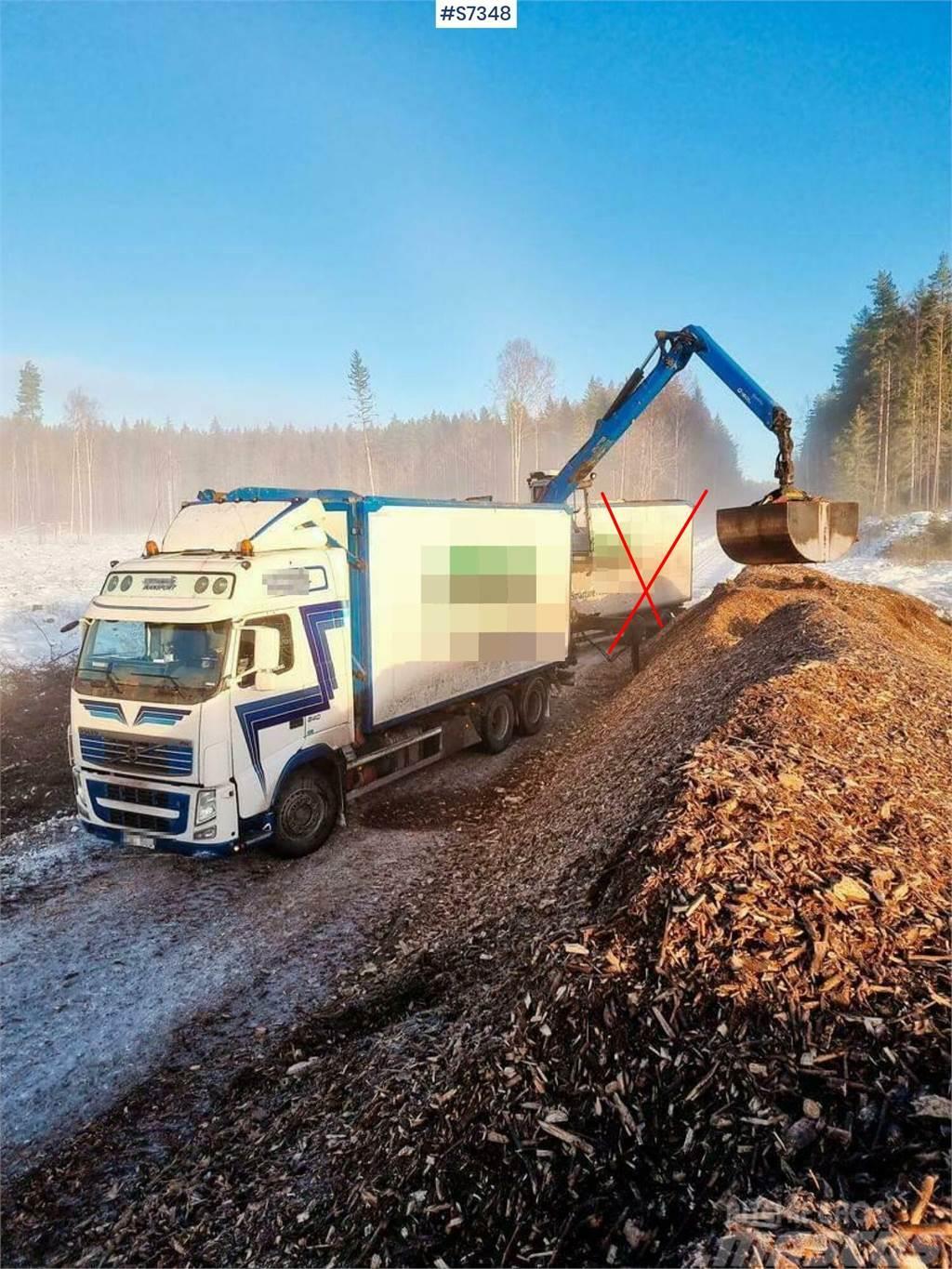 Volvo FH 6*4 Chip Truck with Palfinger crane Umpikorikuorma-autot