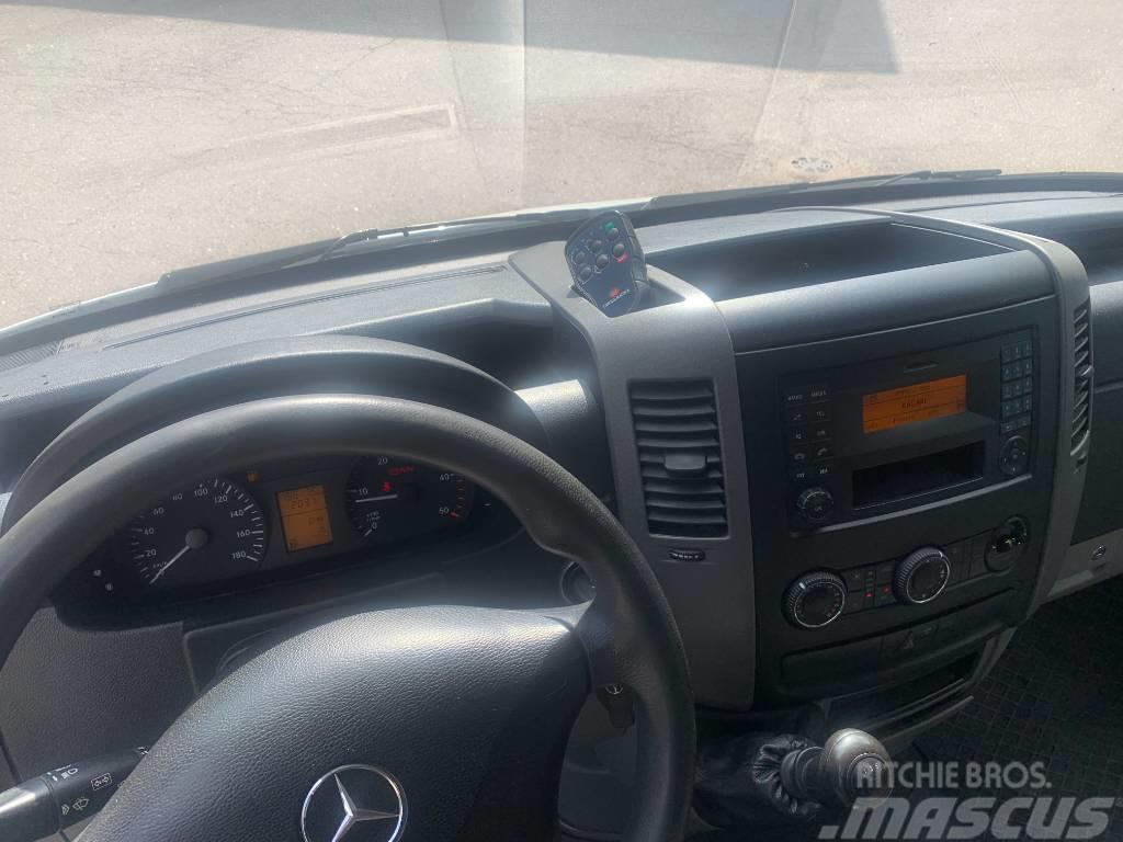 Mercedes-Benz Sprinter 313 CDI Pakettiauto umpikori + TL Nostin Jakeluautot