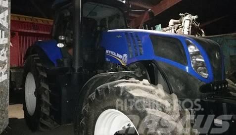 New Holland T 8.300 AC Traktorit