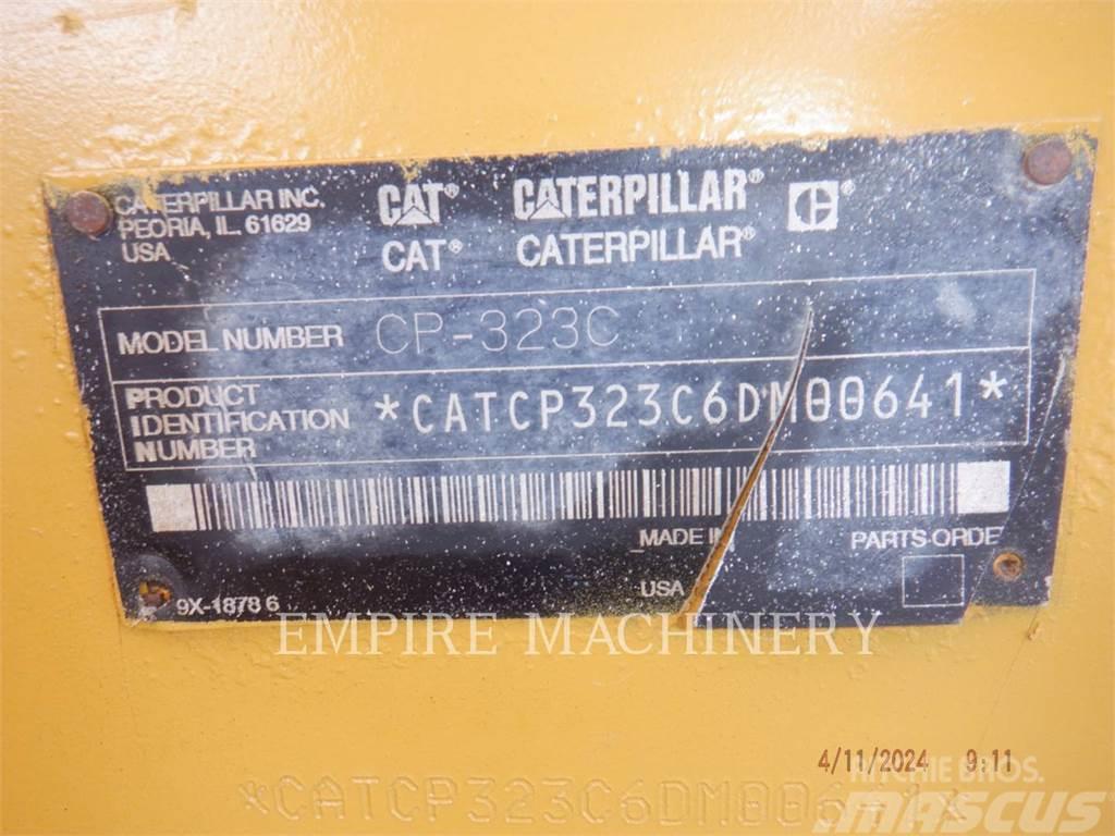 CAT CP323C Yksivalssijyrät