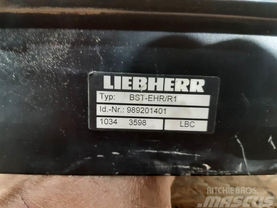 Liebherr R904 Ohjaamo ja sisusta