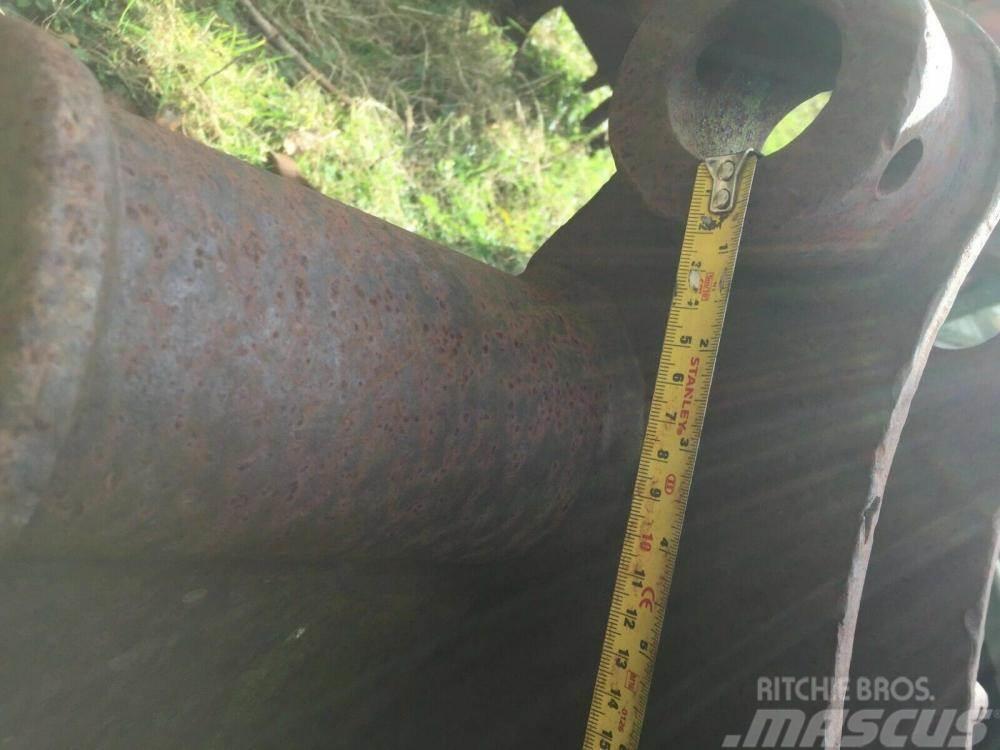  Excavator Digging Bucket 45 mm pins - £350 - Gatwi Muut