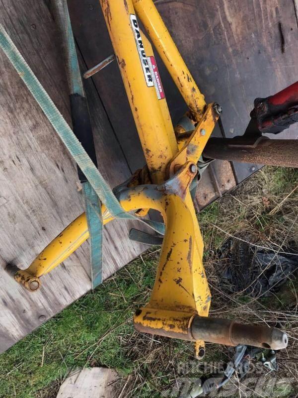  Tractor mounted Danuser post hole auger Muut koneet