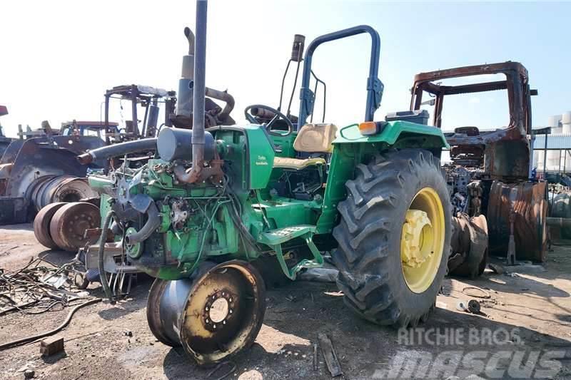 John Deere JD 5215 Tractor Now stripping for spares. Traktorit