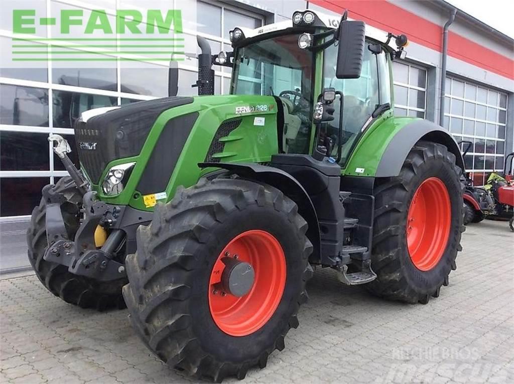 Fendt 828 vario s4 profi plus Traktorit
