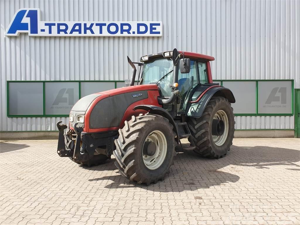 Valtra T151 Traktorit