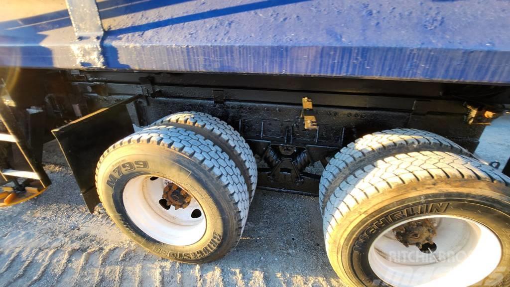 Volvo VHD Snow Plow Truck Lumiaurat