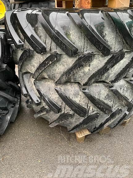 John Deere Hjul par: Michelin Multibib 650/65R38 GKN gul 20 Renkaat ja vanteet