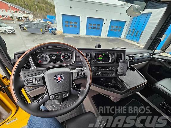 Scania R560 8X4 Sora- ja kippiautot