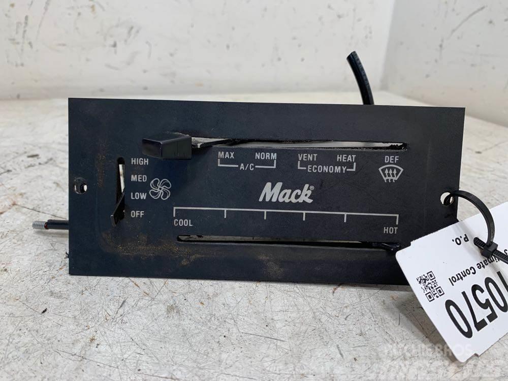 Mack CV713 Sähkö ja elektroniikka