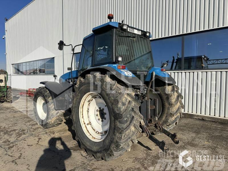 New Holland FORD 8560 Traktorit