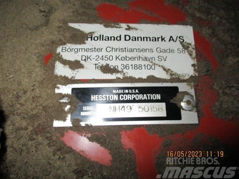 New Holland 4990 Dæk skiftet Kanttipaalaimet