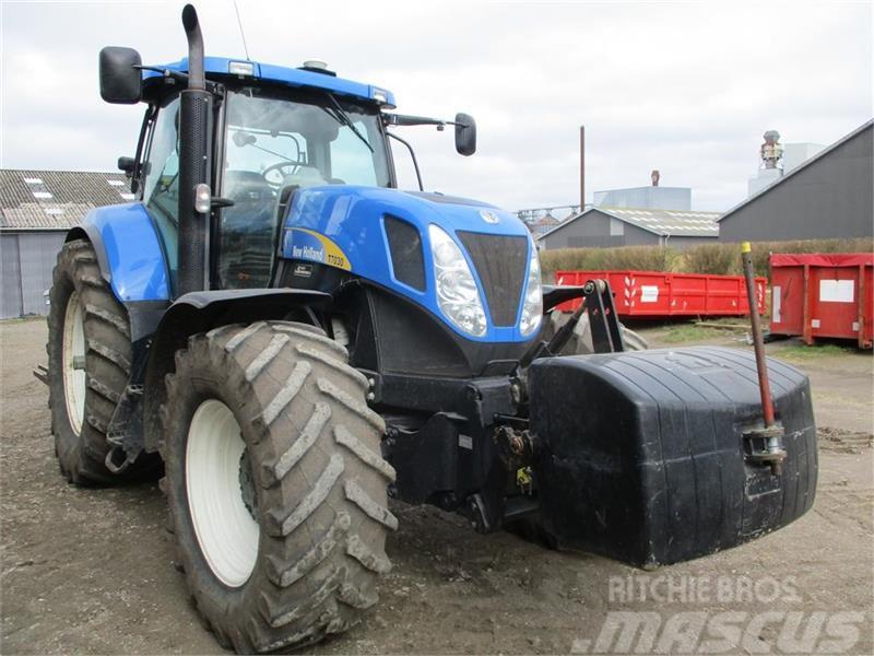 New Holland T7030 med ekstra udstyr Traktorit