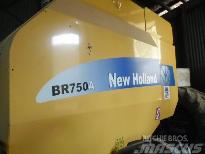 New Holland BR 750A Pyöröpaalaimet