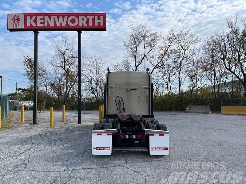 Kenworth W900L Vetopöytäautot