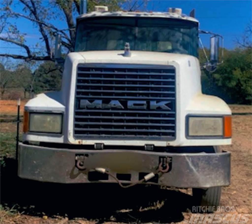 Mack CH613 Vetopöytäautot