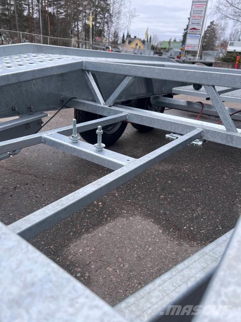 NIEWIADOW Adam 4x2 / 2700kg rampeilla Autonkuljetusperävaunut