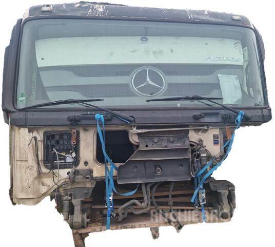 Mercedes-Benz /Tipo: V90 R.3.44-1 / Cabine completa Mercedes Act Ohjaamot ja sisustat