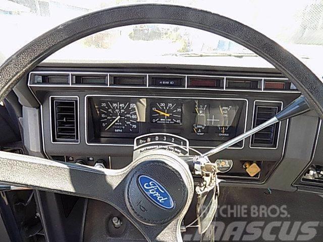 Ford F700 Umpikorikuorma-autot