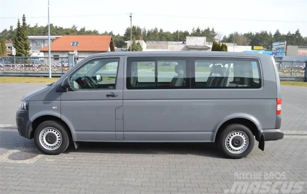 Volkswagen Transporter T5 Brygadówka, Osobowy, 9-miejsc, Jede Minibussit