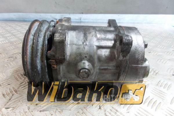 Volvo Air conditioning compressor Volvo D7D B709AS46 Moottorit