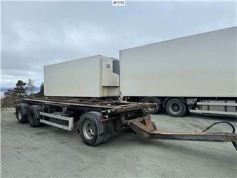 Istrail 3-axle hook trailer w/ tipper