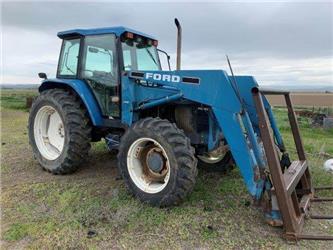 New Holland 7740 MFWD Tractor w/ loader