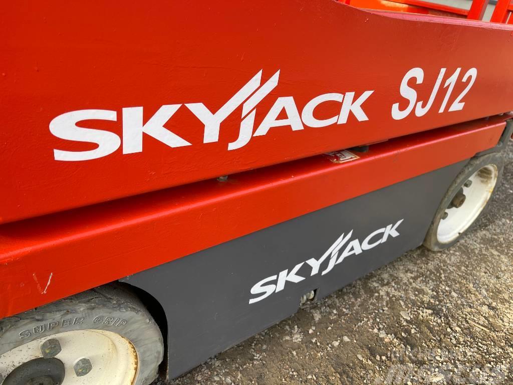 SkyJack SJ 12 Pelarlift Saksilavat
