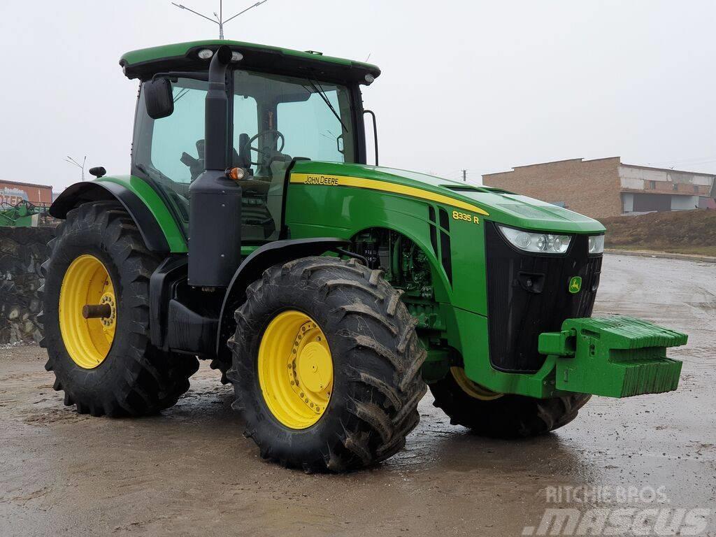 John Deere 8335 R Traktorit