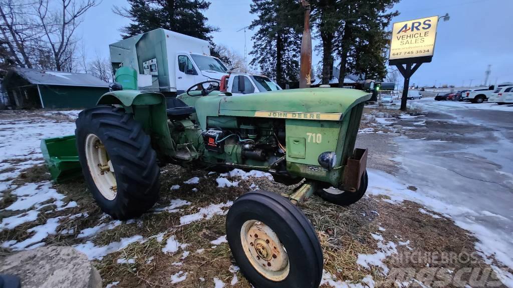 John Deere 710 Traktorit