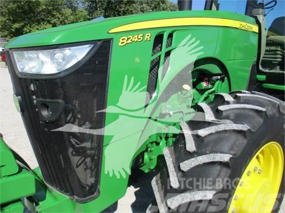 John Deere 8245R Traktorit