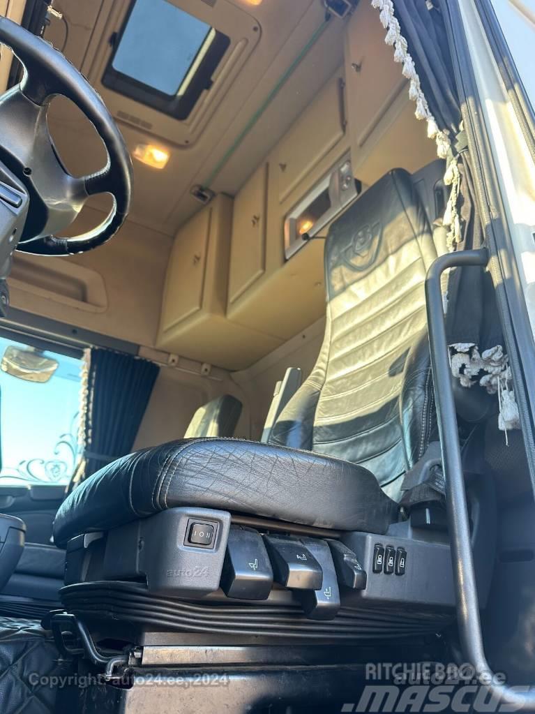 Scania R 560 LA Vetopöytäautot