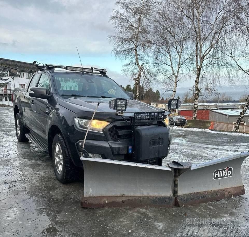 Ford Ranger with snowplow and sandspreader Pakettiautot