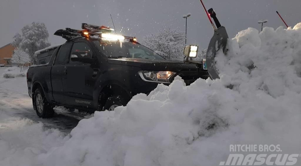 Ford Ranger with snowplow and sandspreader Pakettiautot
