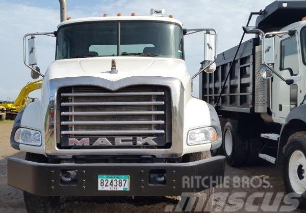 Mack water truck GU813E Säiliöautot