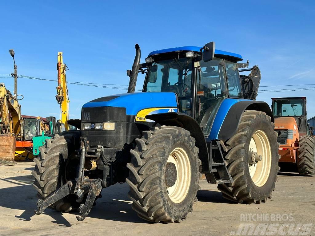 New Holland TM 190 Traktorit