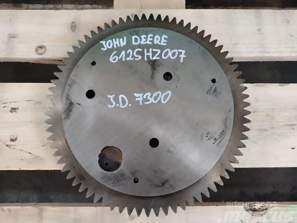 John Deere 6125HZ007  Bearing cup R119157 engine timing gear Moottorit
