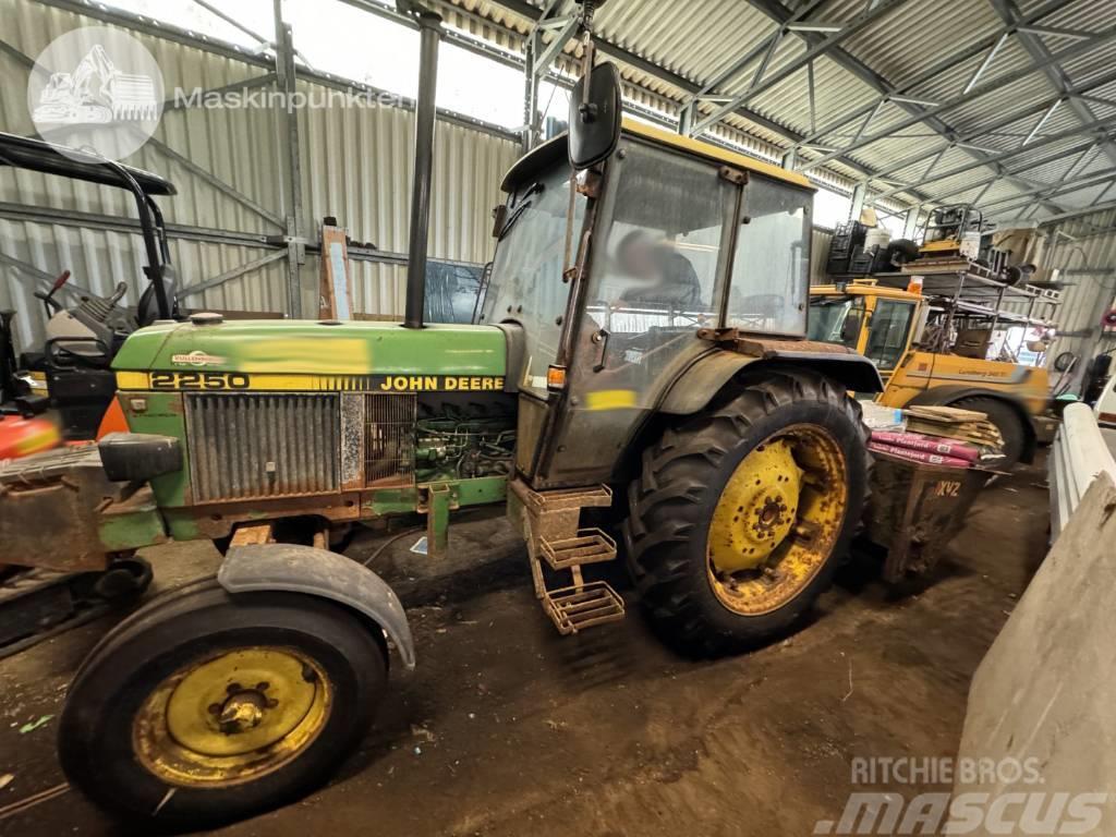 John Deere 2250 MC 1 Traktorit