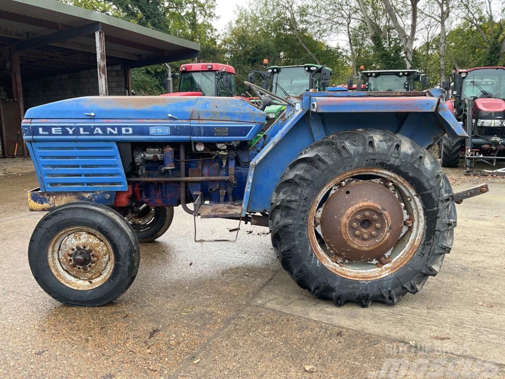 Leyland 253 Traktorit