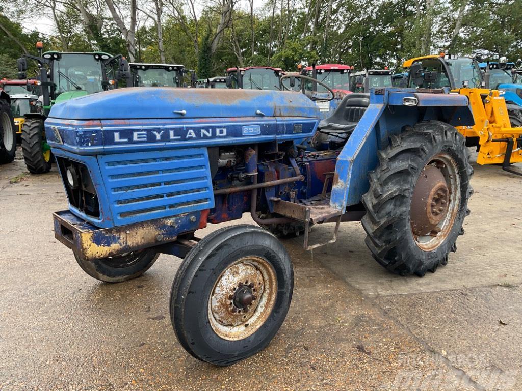 Leyland 253 Traktorit