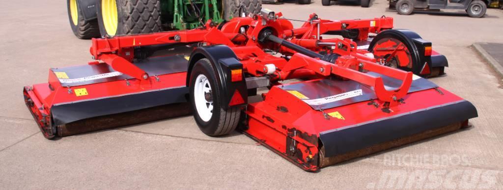 Trimax S4 493 Trailed rotary mower Pyörillä varustetut leikkurit