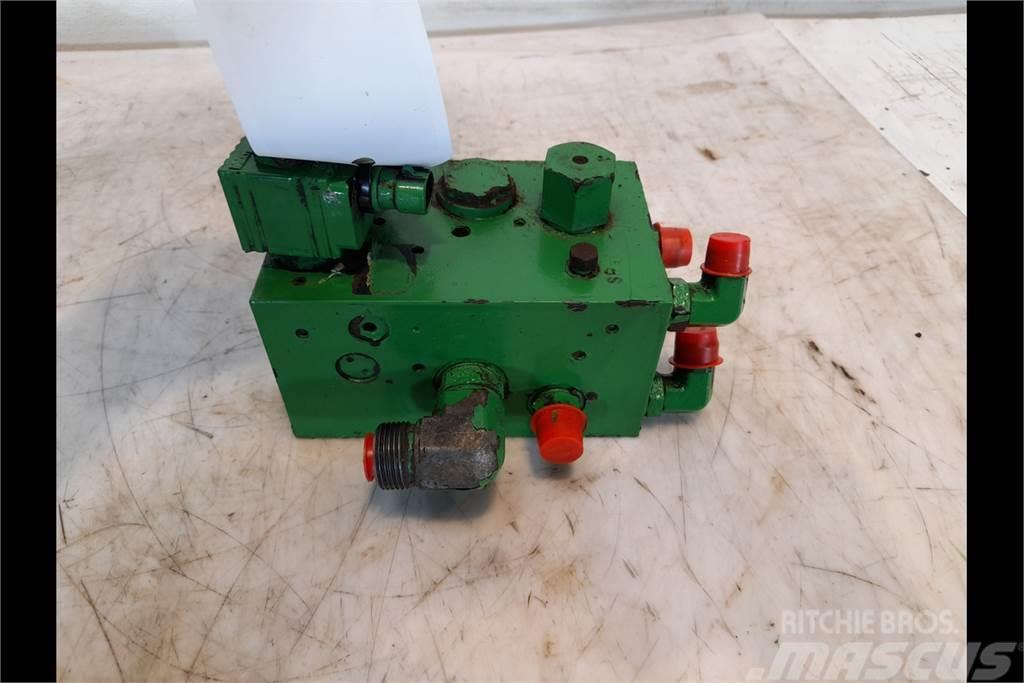 John Deere 7710 Suspension control valve Hydrauliikka